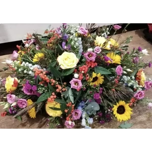 Rouwarrangement losjes rond Amalia