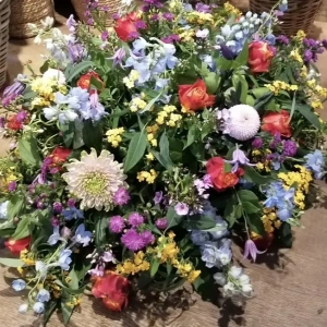 Rouwarrangement mix kleuren Demi