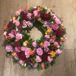 Rouwkrans in gewenste kleuren rood roze oranje