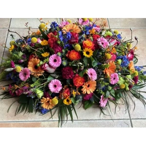Rouwarrangement groot ovaal in mix kleuren